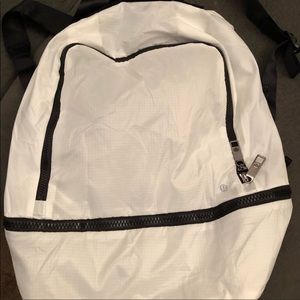 white lulu lemon bag